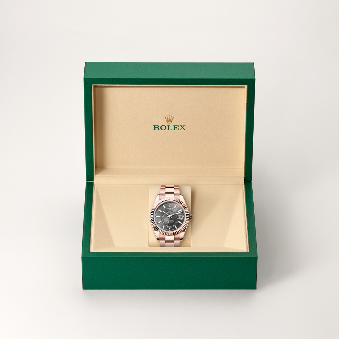 Rolex Sky-Dweller, 18 Karat Everose-Gold, M336935-0004 – Goldschmiede Hofacker – Detailansicht 9